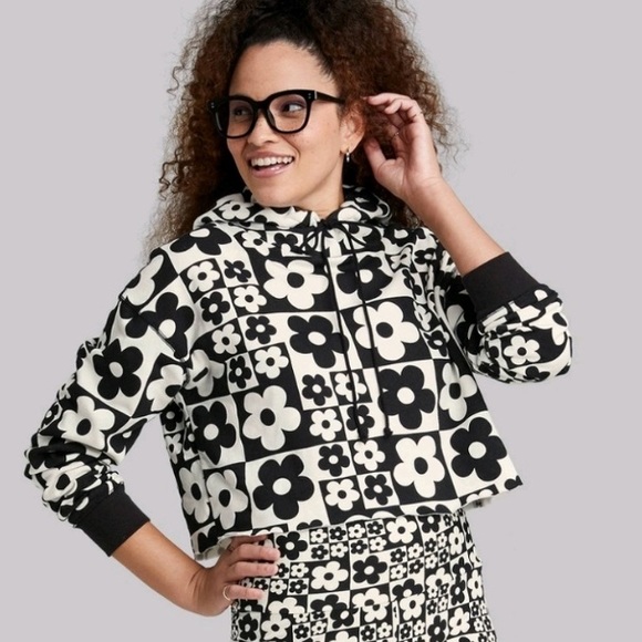 wild fable Tops - Wild fable cropped hoodie black & white flowers